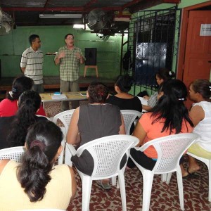 El Faro moringa intro seminar Tipitapa La Chureca Managua Nicaragua Leon  Managua  moringa  moringa leaves  moringa seed pods  Nicaragua  Nutrition  nutritious food  pods  safe drinking water  seeds Clean water  feeding program  food security